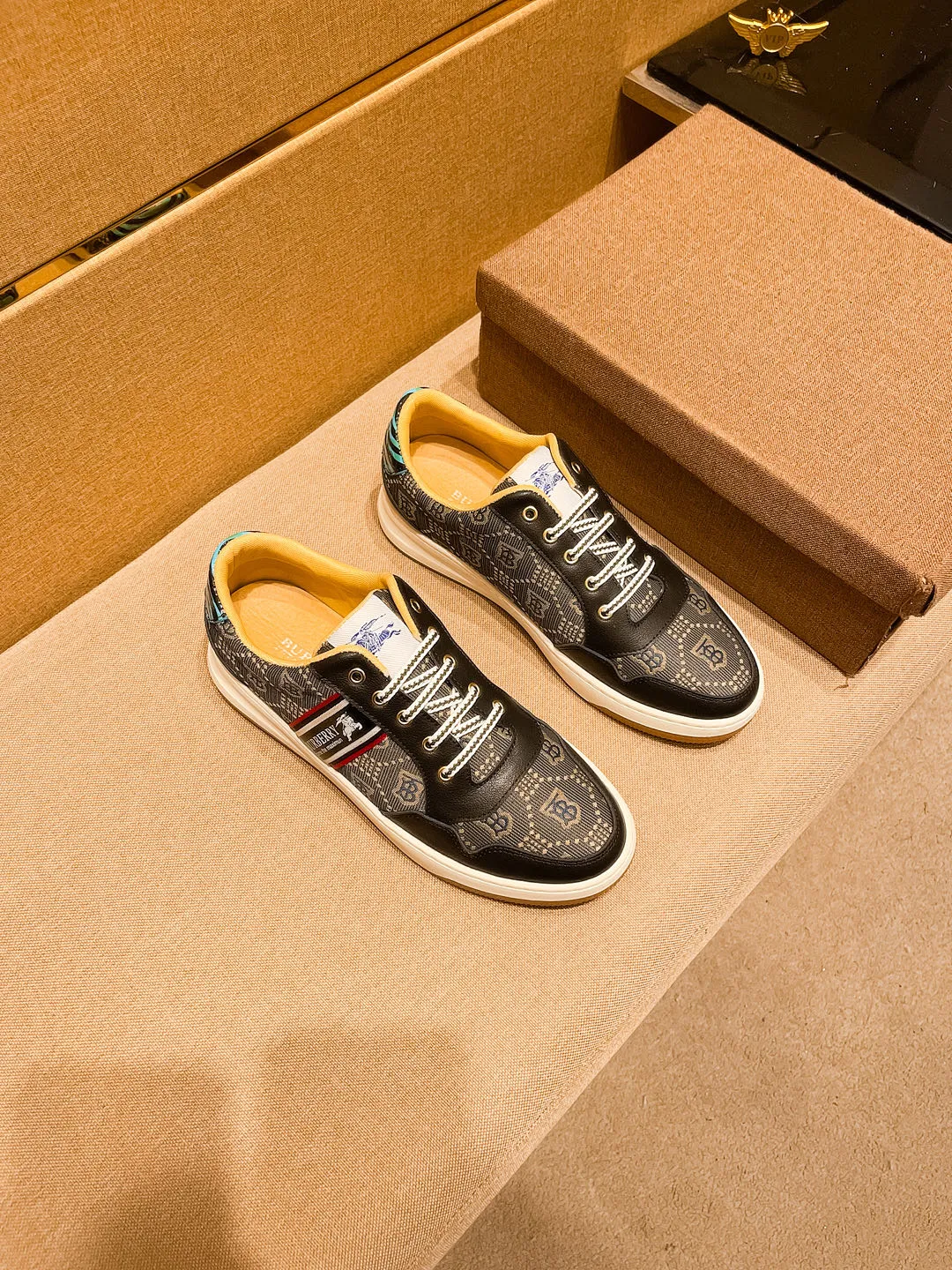 Men's shoes💰 400💰[LV]🔥Louis Vuitton, high-end men's shoes brand, official website 1:1 latest masterpiece: the upper is made of Italian imported first-layer cowhide with a comfortable and breathable lining➕original non-slip and wear-resistant outsole🔥, making walking more convenient and comfortable! An exclusive new model, a stunning work, a beautiful 1:1 replica [color] compared to the official quality! Create a fashionable personality to set off your uniqueness! A must-have for trendy men! Classic 🔥Size: 38-44 Color: 🔥 2⃣️colors available🔥.